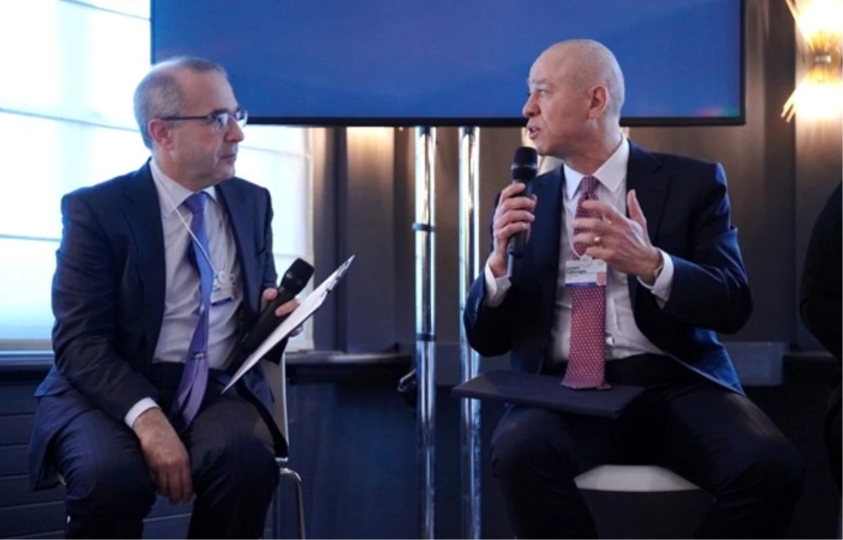 Koç Holding CEO’su Levent Çakıroğlu, Davos Zirvesi’nde dünya liderlerine dijital dönüşümü anlattı