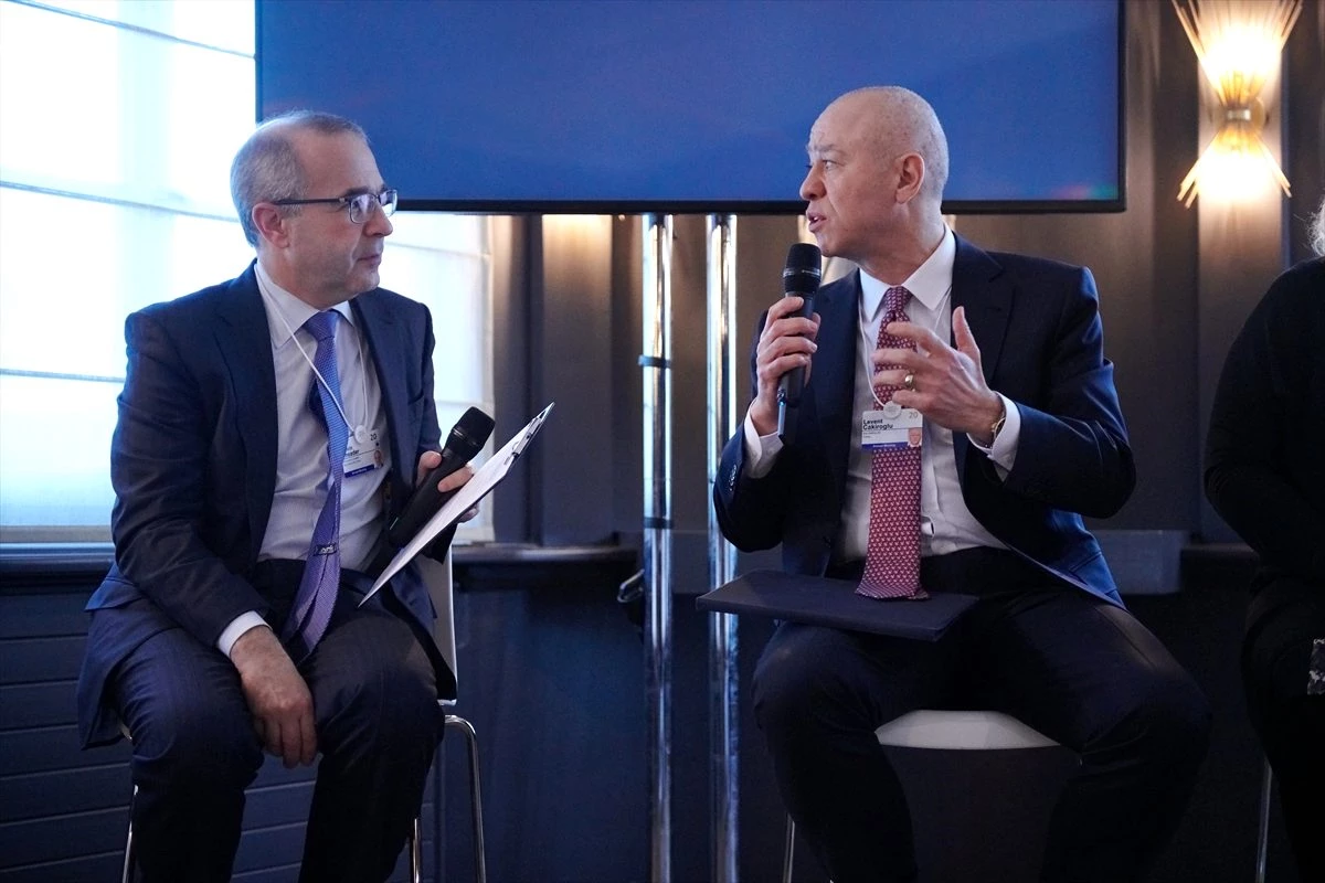 Koç Holding Üst Yöneticisi Çakıroğlu, Davos\'ta dijital dönüşümü anlattı