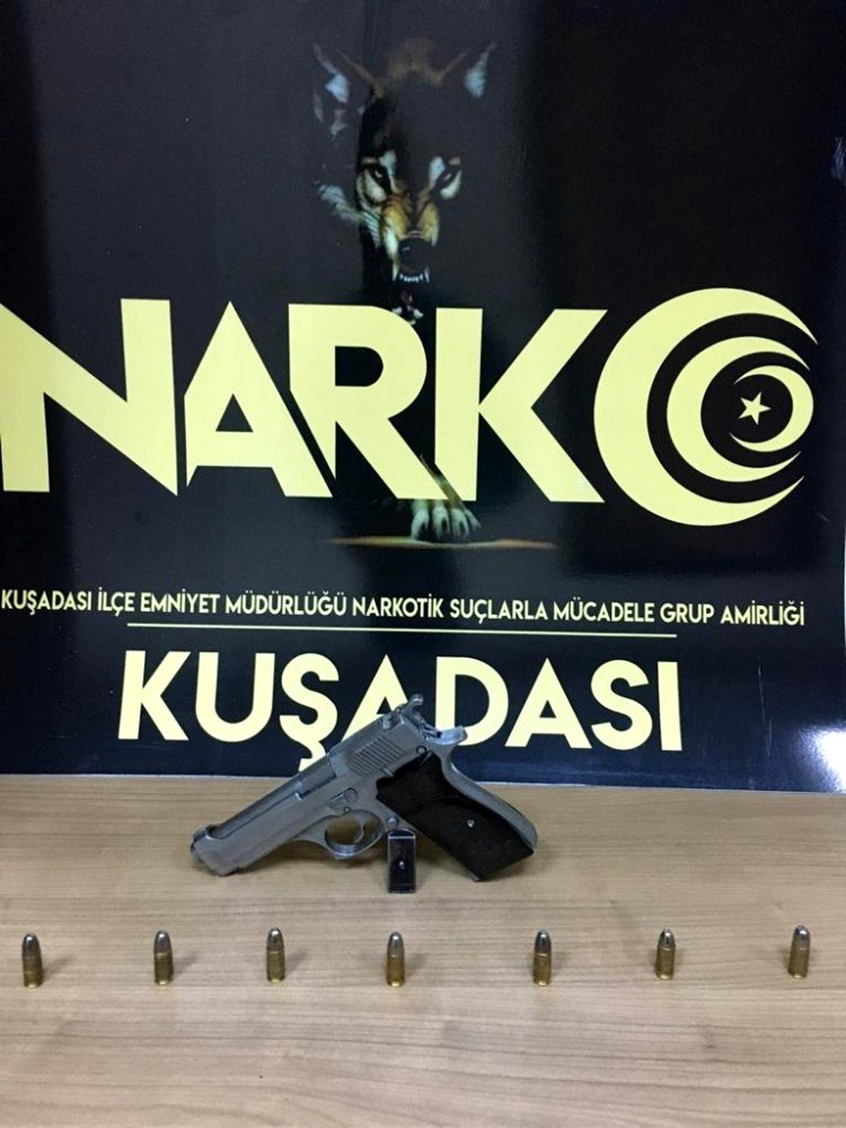Kuşadası\'nda ruhsatsız silahla yakalanan kişi gözaltı alındı