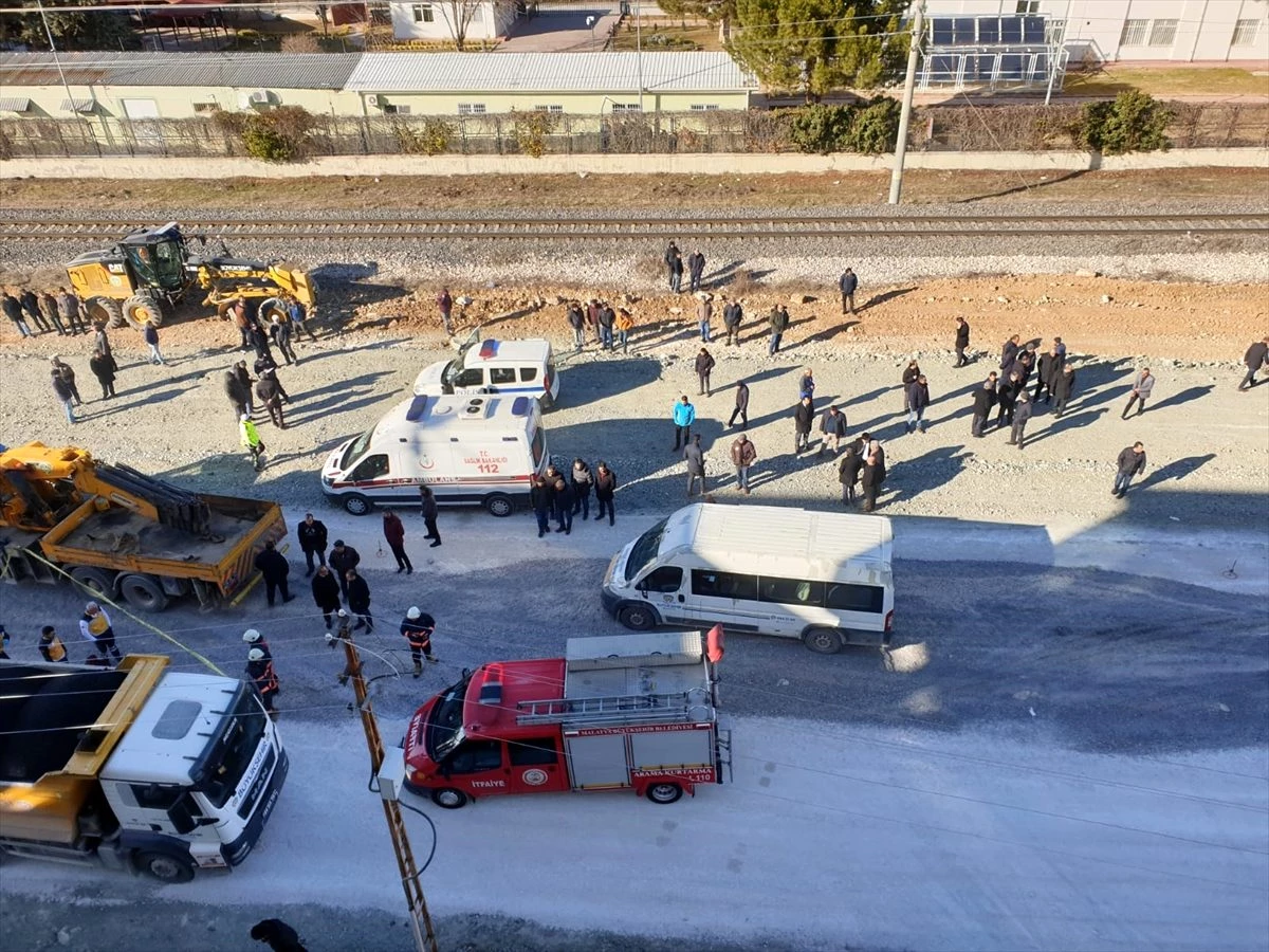 Malatya\'da kamyonun altında kalan işçi öldü