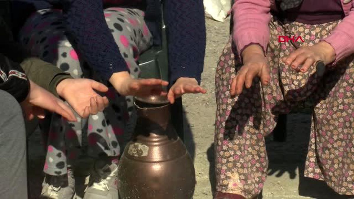 Manisa\'da artçılar sürüyor, vatandaşlar tedirgin