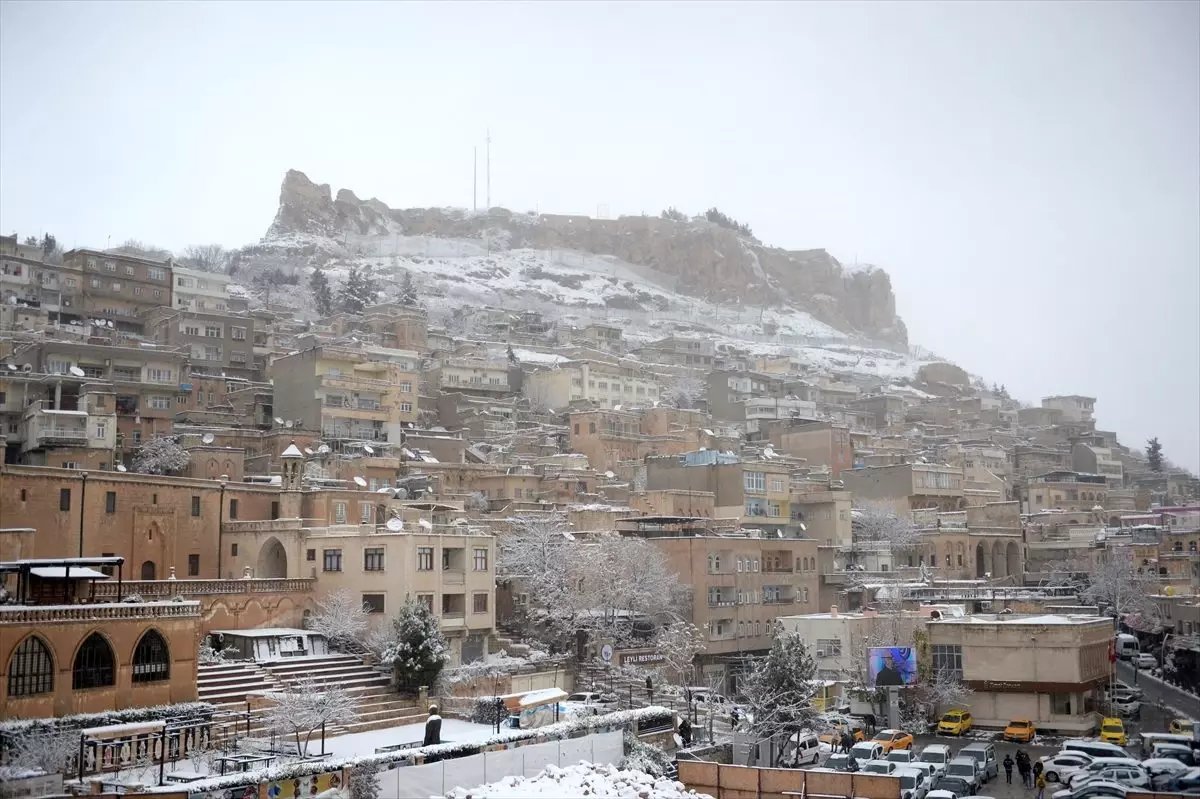 Mardin\'de kar yağışı hayatı olumsuz etkiledi