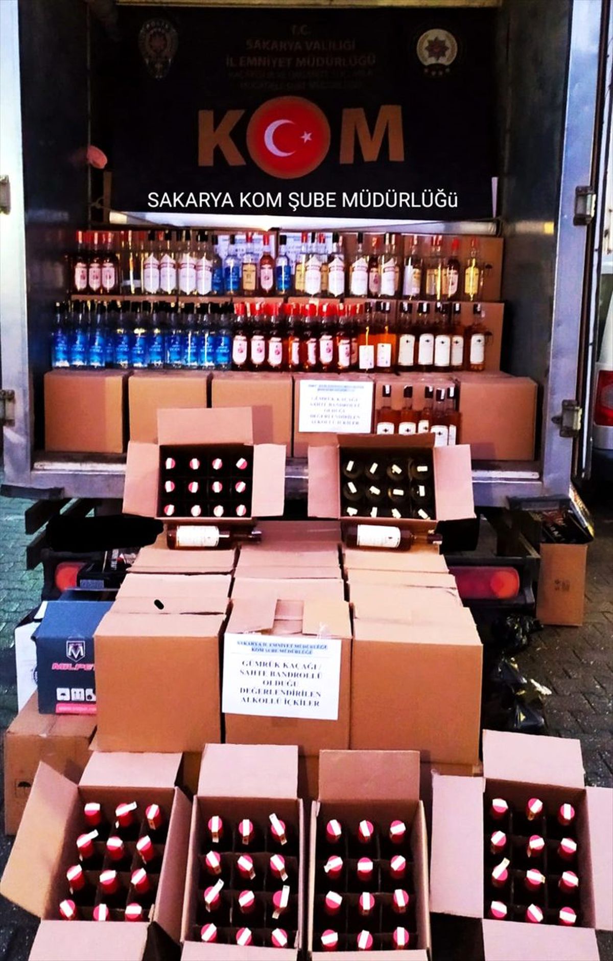 Sakarya\'da 4 bin 683 şişe kaçak ve sahte içki ele geçirildi