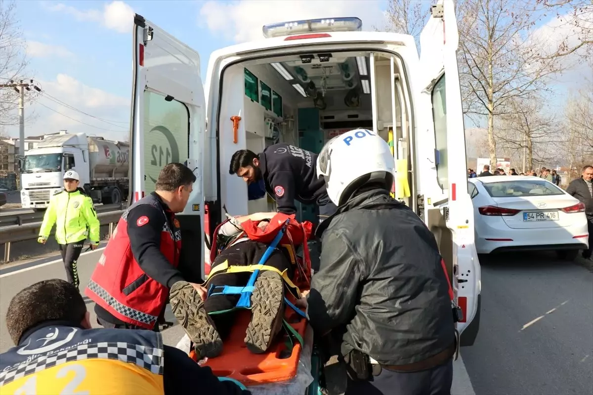 Sakarya\'da ağaca çarpan otomobildeki 10 yaşındaki çocuk öldü