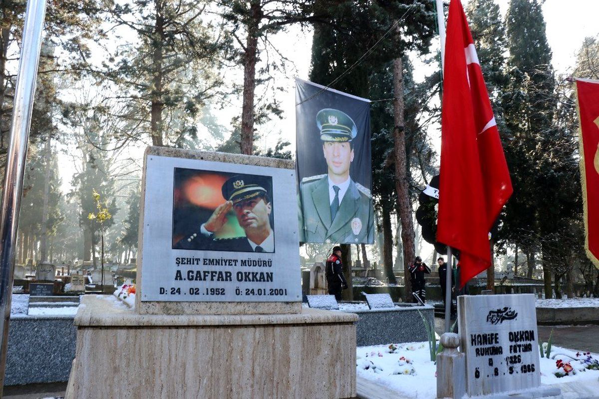 Şehit Emniyet Müdürü Ali Gaffar Okkan, şehadetinin 19. yıl dönümünde mezarı başında anıldı