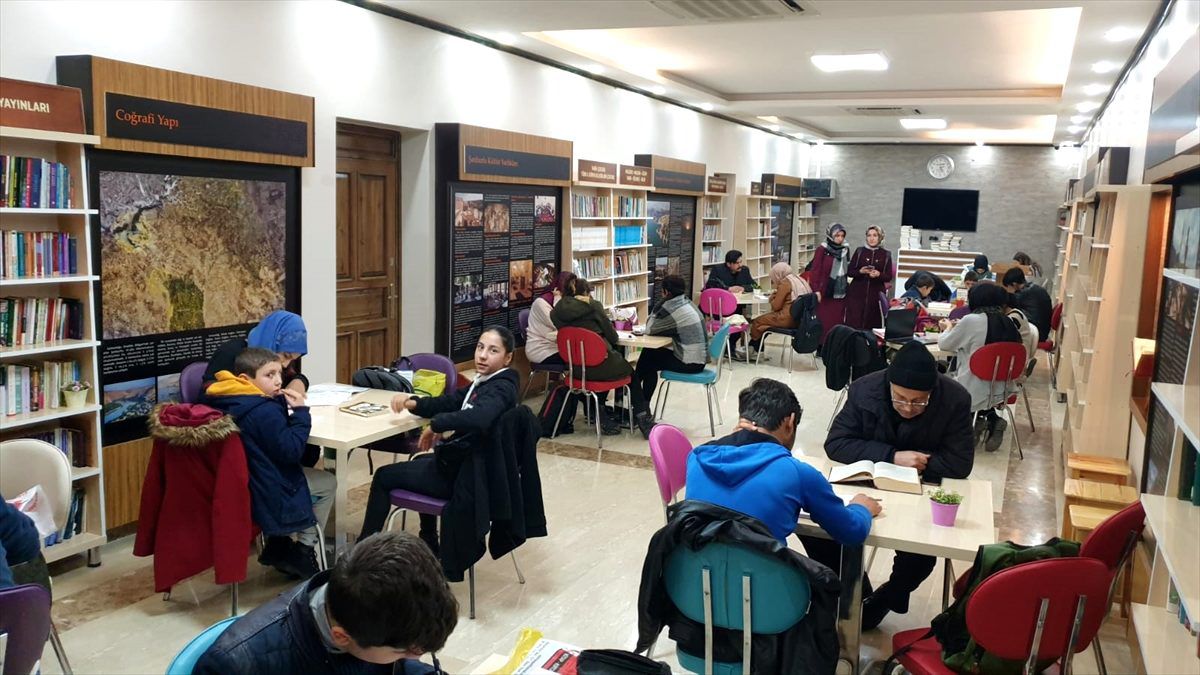 ŞURKAV Halilürrahman Kütüphanesi hizmete girdi
