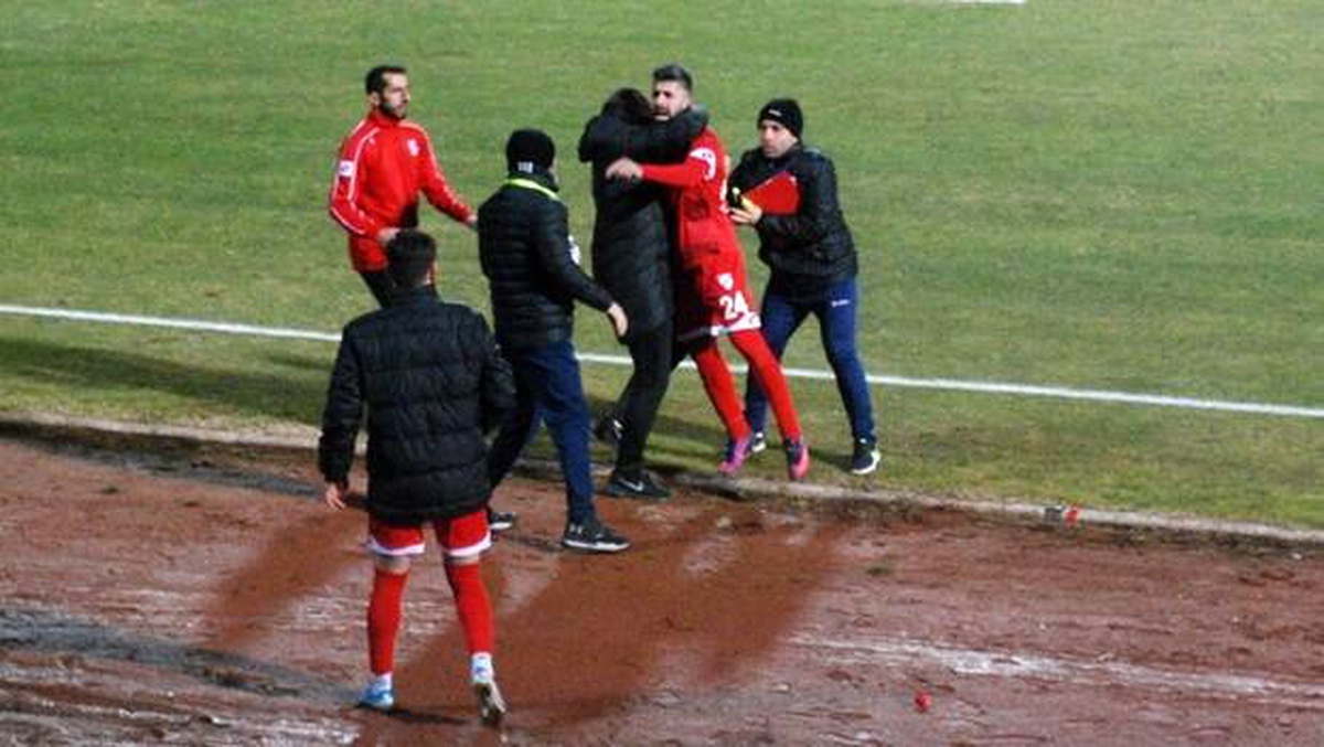 Taraftarla kavga etti, sözleşmesi feshedildi! Bolusporlu Hakan Arslan...