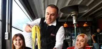 Tescilli Adana kebabının yanına tescilli makarna