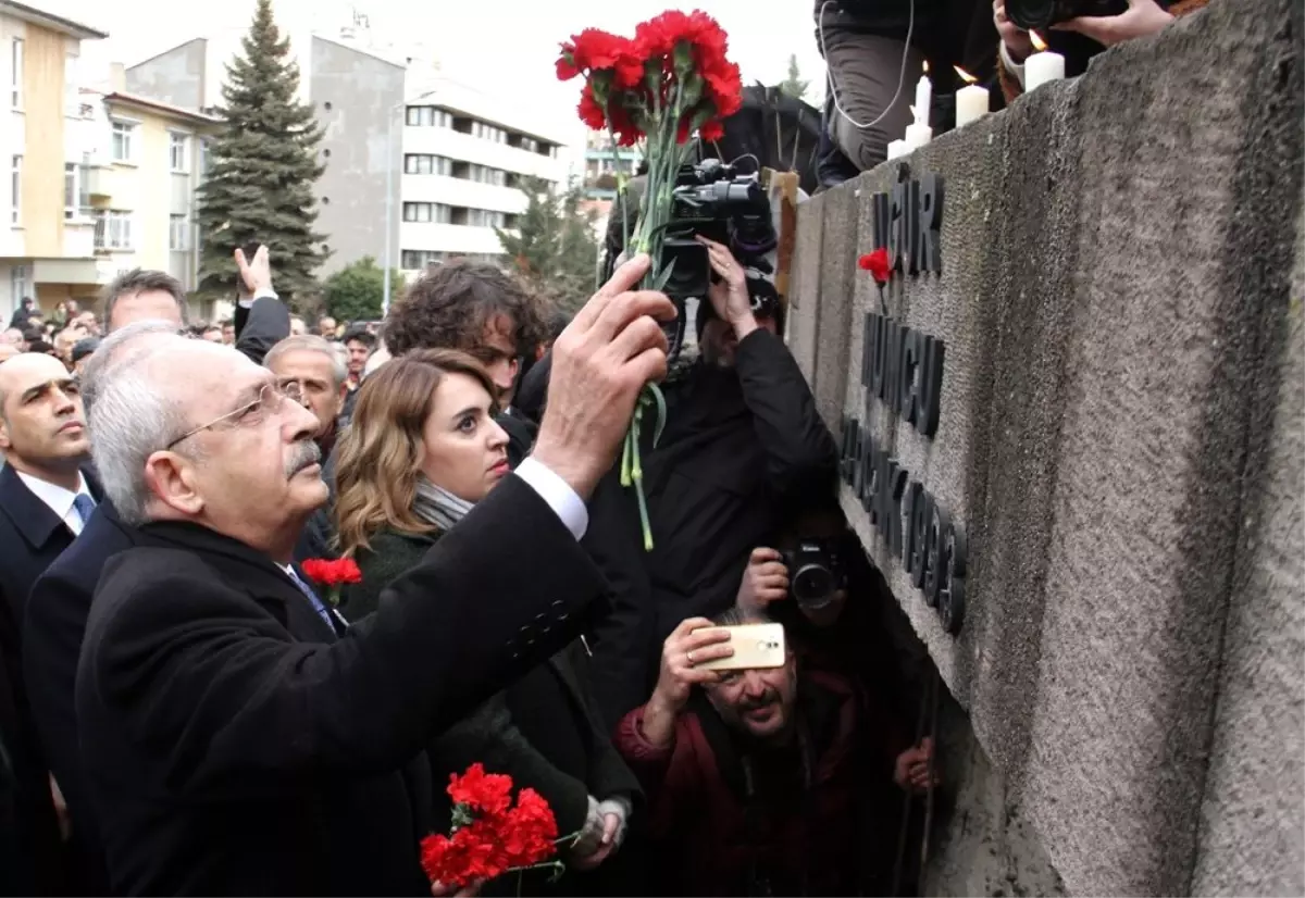 Uğur Mumcu ölümünün 27. yılında evinin önünde anıldı