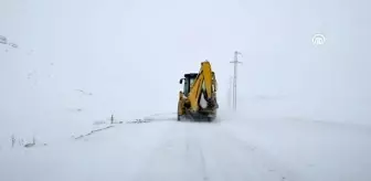 Yolu kardan kapanan köydeki hasta için seferber oldular