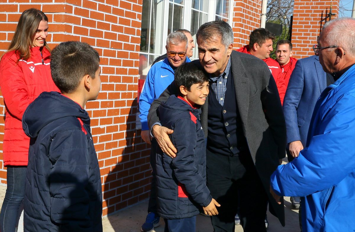 A Milli Takım Teknik Direktörü Şenol Güneş\'ten genç futbolculara tavsiyeler Açıklaması