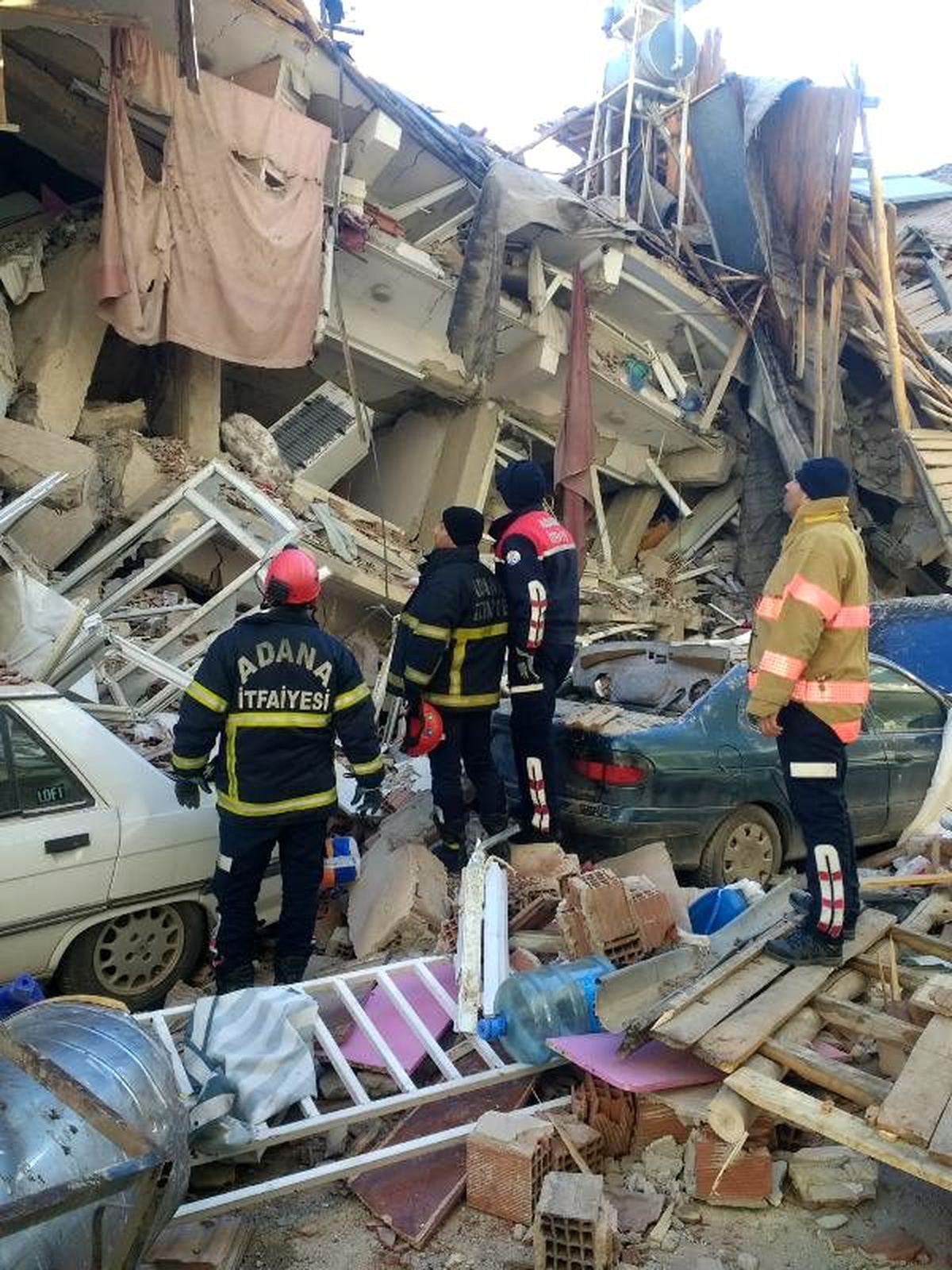 Adana Büyükşehir\'den Elazığ\'a 19 kişilik uzman ekip