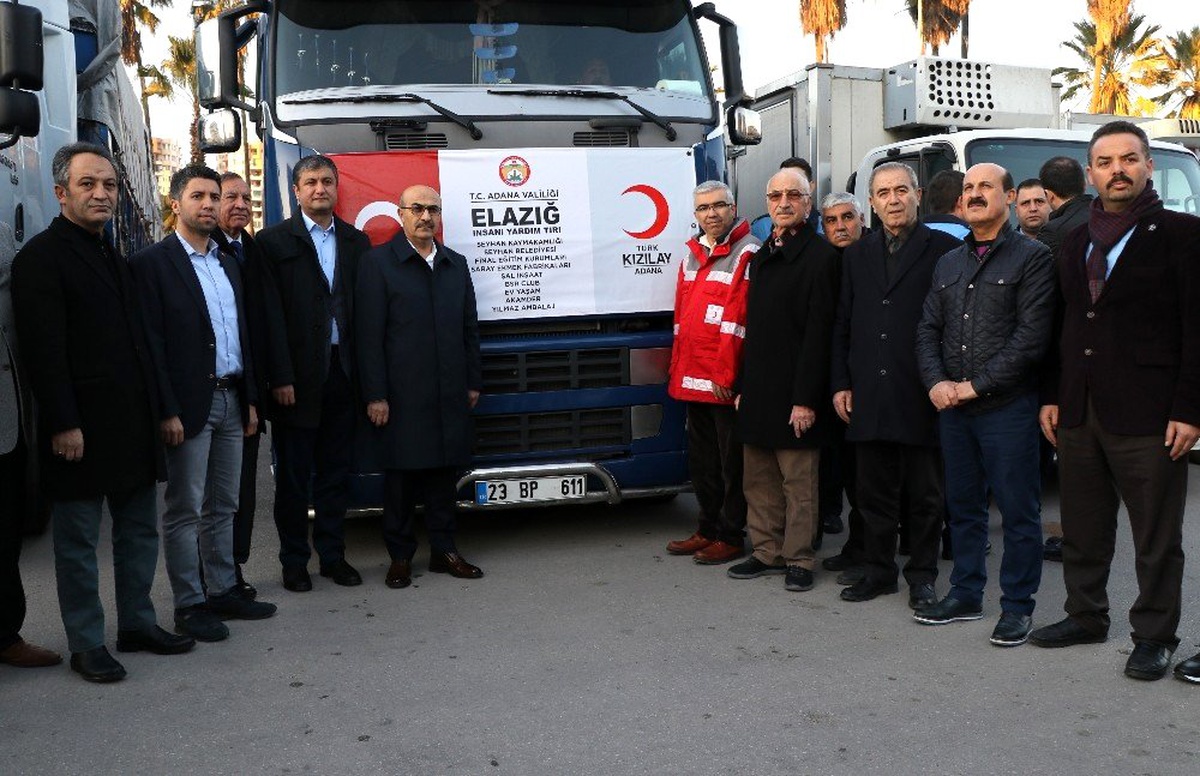 Adana\'dan Elazığ\'a gönderilen yardım tırları yola çıktı