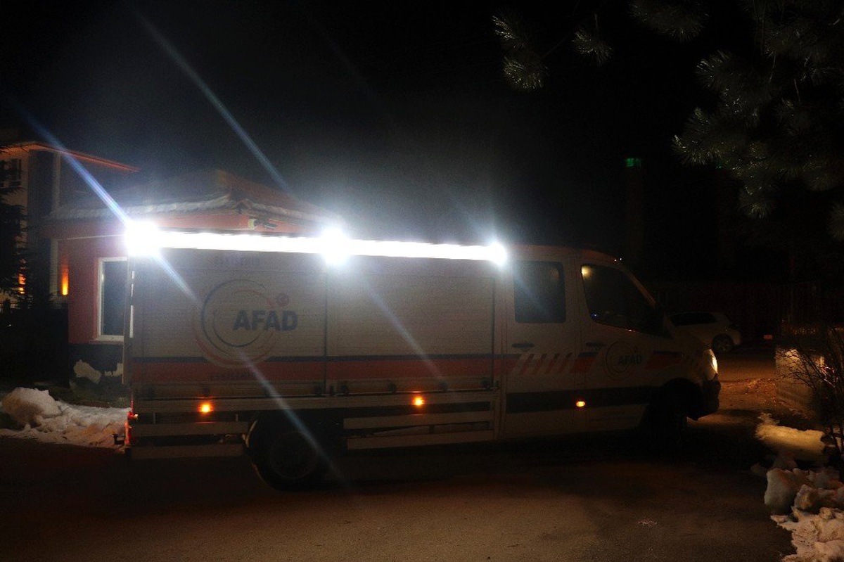AFAD Eskişehir 3 araç 14 kişilik ekiple deprem bölgesine hareket etti