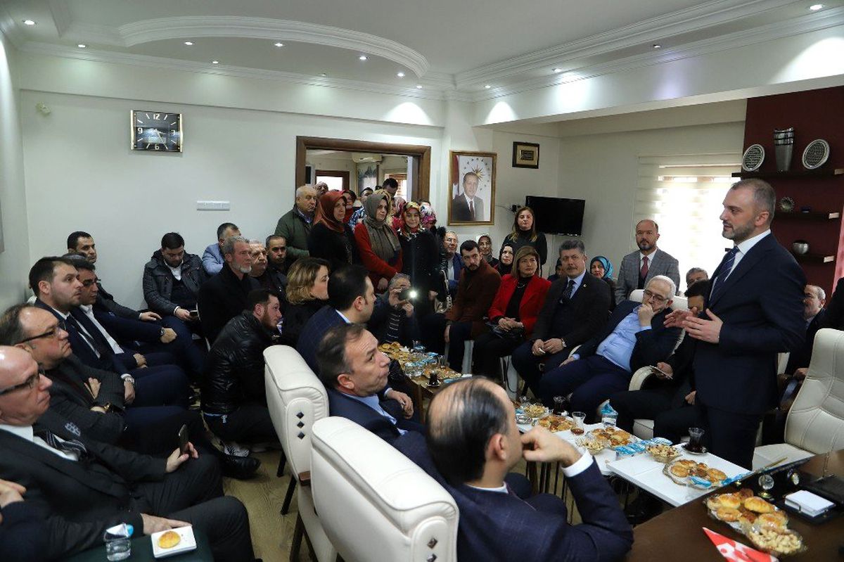 AK Parti\'li Çipilioğlu: "İlçe teşkilatımız Türkiye\'ye örnek gösterildi"