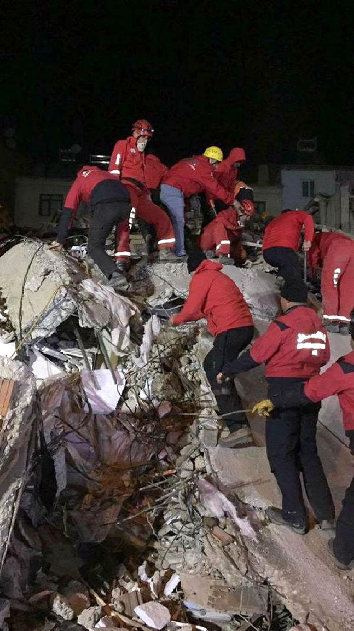 AKUT Trabzon ve Rize gönüllüleri Elazığ\'da