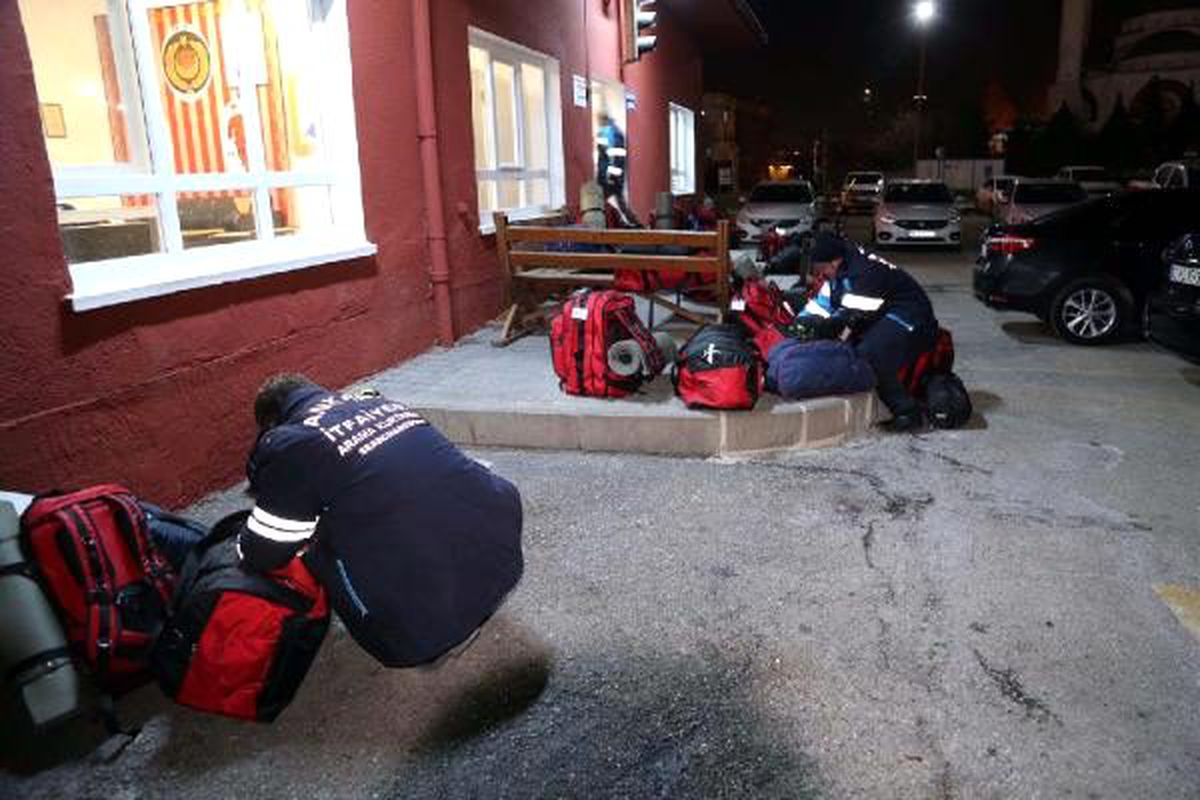 Ankara\'dan Elazığ\'a destek ekipleri gönderildi