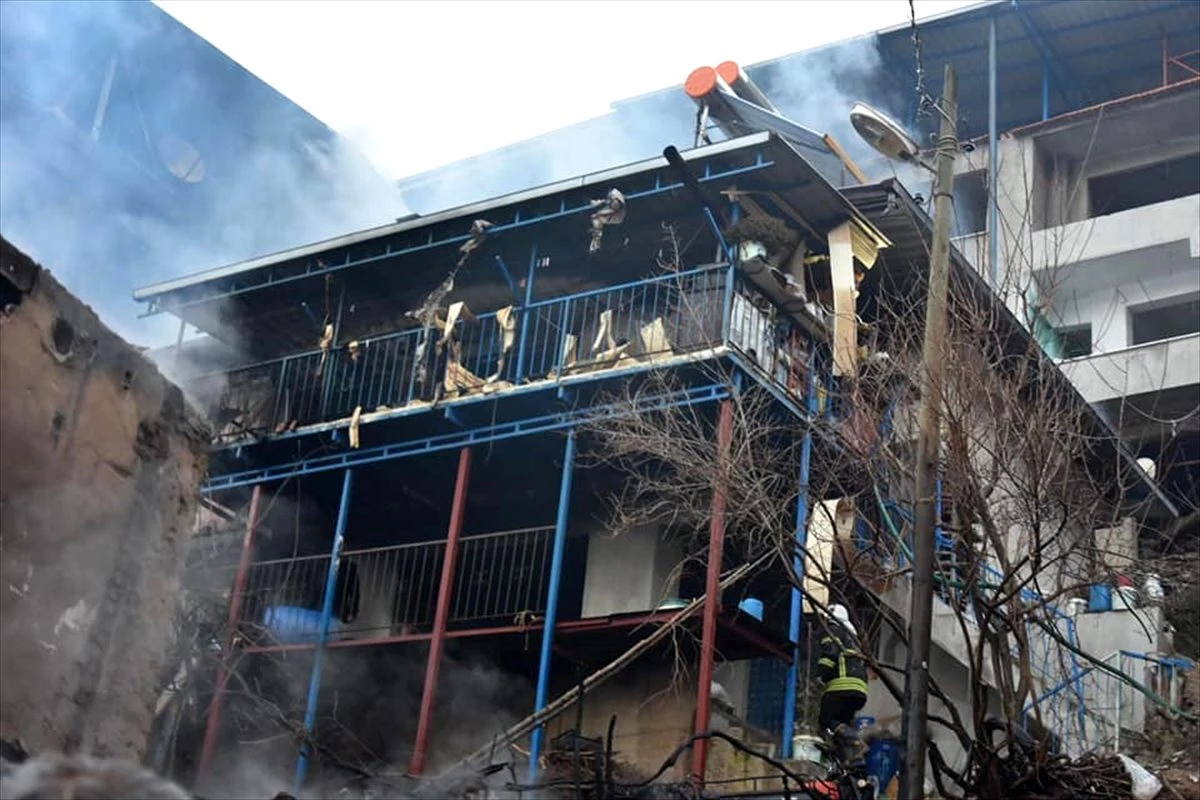 Aydın\'da çıkan yangın 5 evde hasara neden oldu