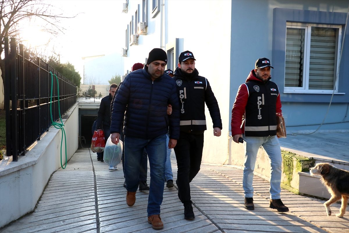Balıkesir merkezli FETÖ/PDY operasyonunda yakalanan 10 şüpheliden 5\'i salıverildi
