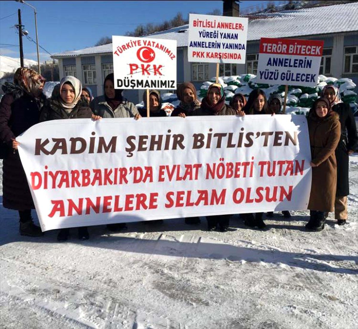 Bitlisli kadınlardan Diyarbakır annelerine destek