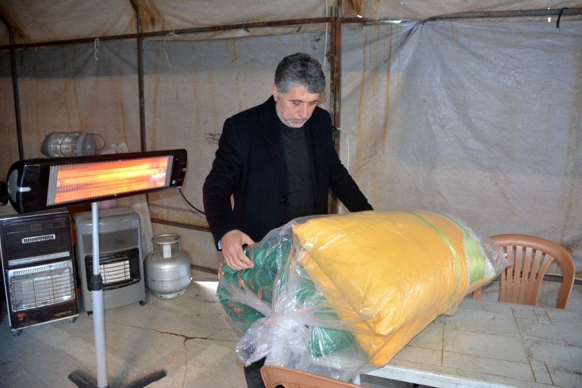 Çeyizini depremzedelere bağışladı