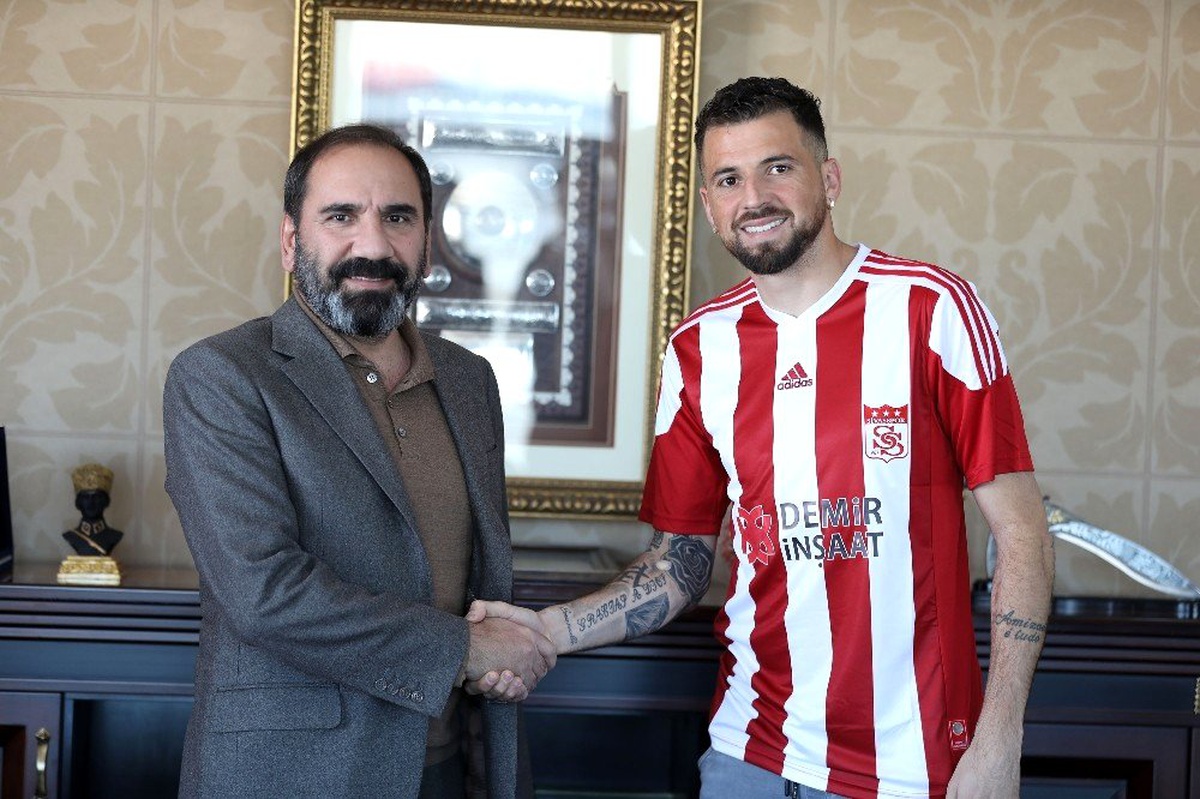 Claudemir, Sivasspor ile resmi sözleşmeyi imzaladı