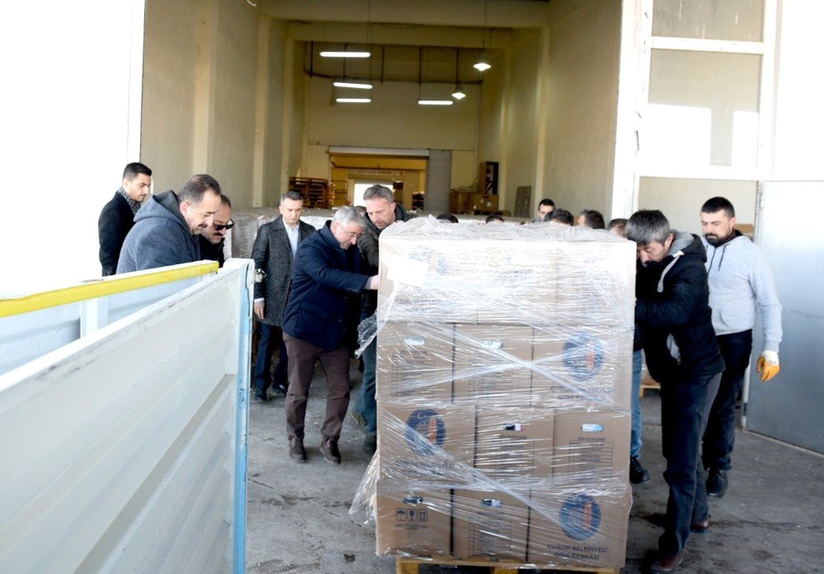 Çorum Belediyesi\'nden depremzedelere yardım