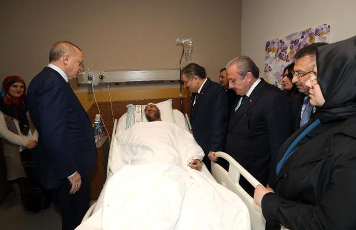 Cumhurbaşkanı Erdoğan, hastanede yaralıları ziyaret etti