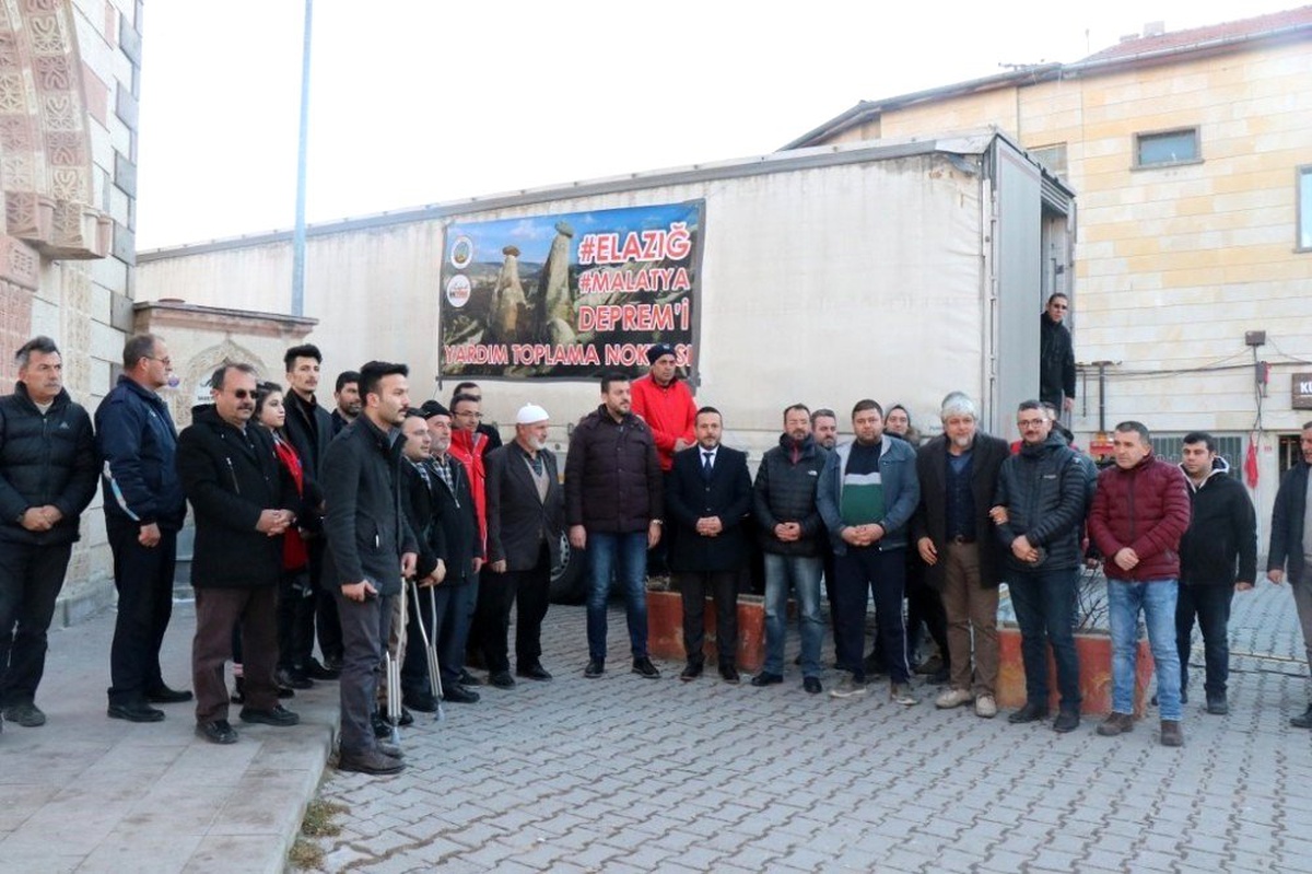 Deprem bölgesi için Ürgüp\'te toplanan yardımlar dualarla gönderildi
