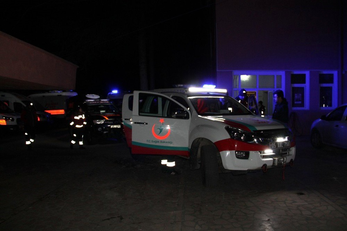 Deprem bölgesine Amasya\'dan destek personeli gönderildi.