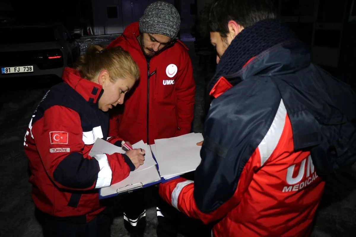 Deprem nedeniyle Kocaeli, Sakarya ve Bolu\'dan Elazığ\'a kurtarma ekipleri sevk edildi