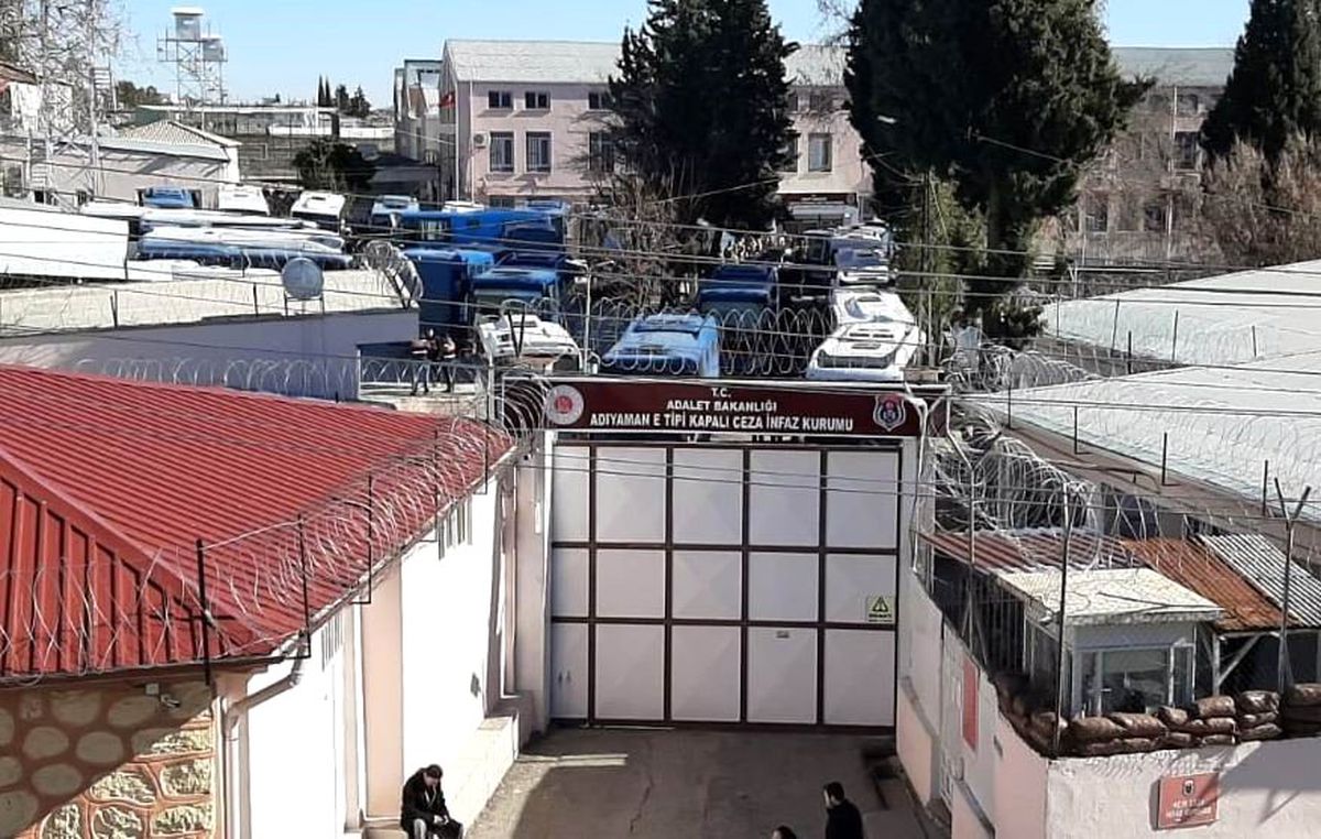 Depremde hasar gören Adıyaman cezaevi boşaltılıyor