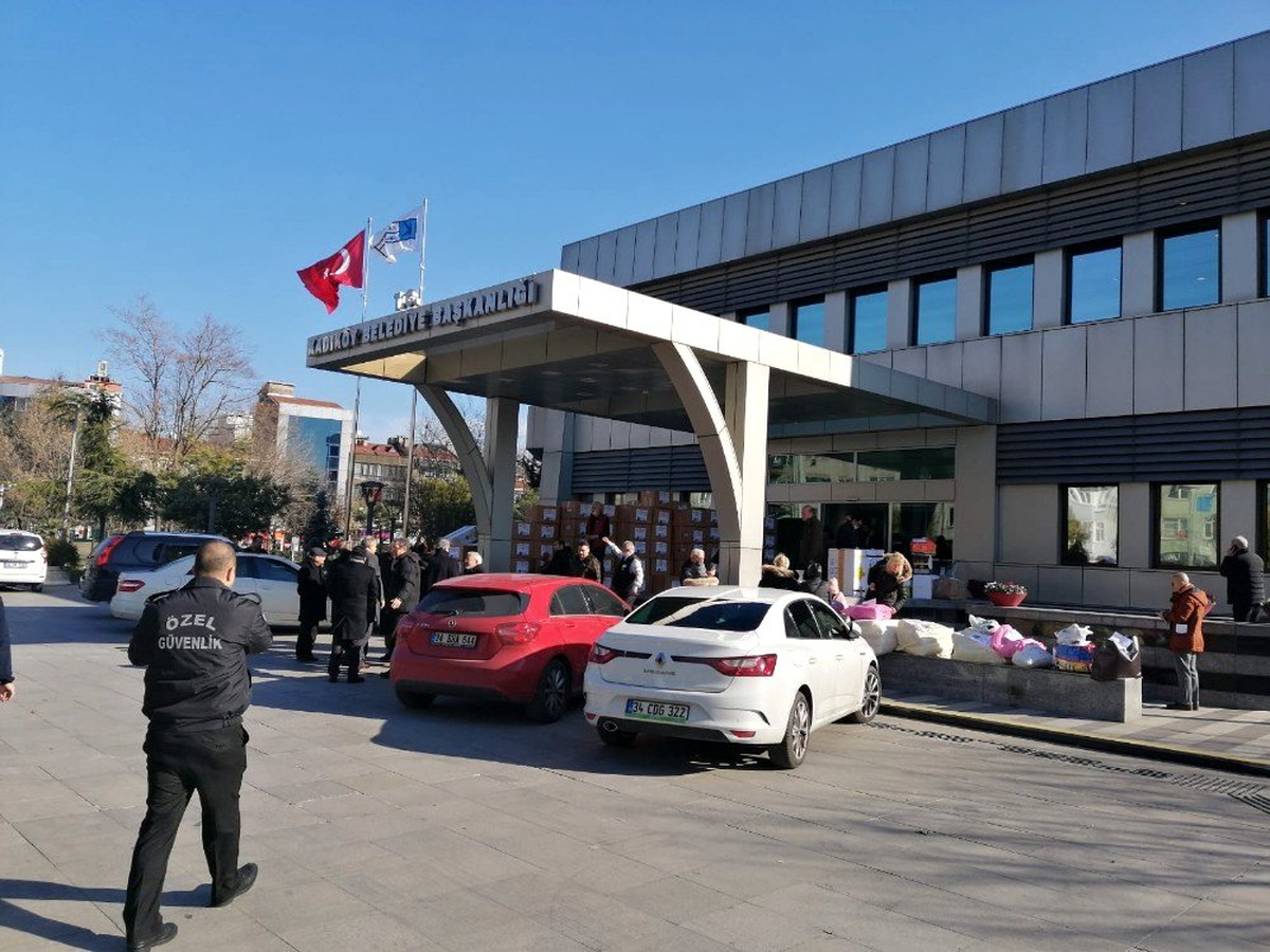 Depremde yuvasız kalan köpek, Kadıköy\'de yeni yuvasına kavuşacak