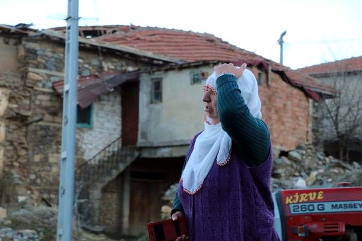 Depremin boyutu Malatya\'da gün ağarınca ortaya çıktı