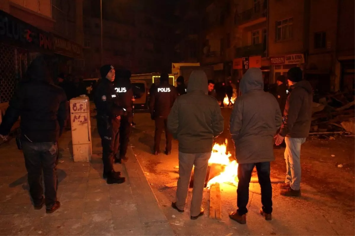 Depremin yaşandığı Elazığ\'da vatandaşlar sokaklarda sabahladı