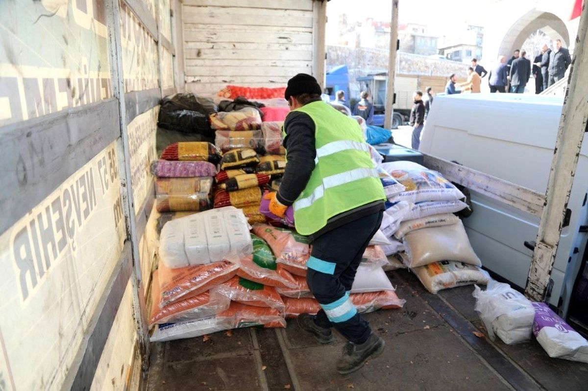 Depremzedeler için başlatılan kampanyaya destek çığ gibi büyüyor