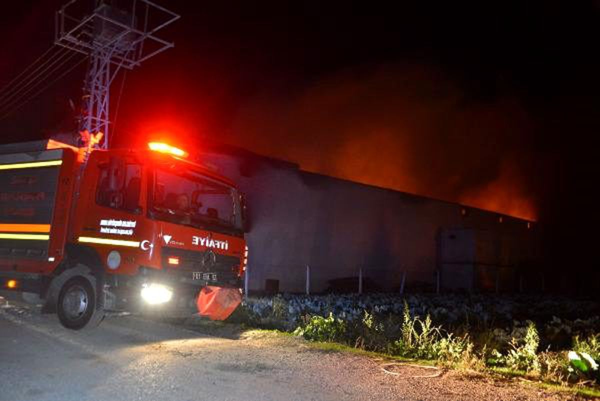 Deri fabrikasında çıkan yangında mahsur kalan bekçi öldü