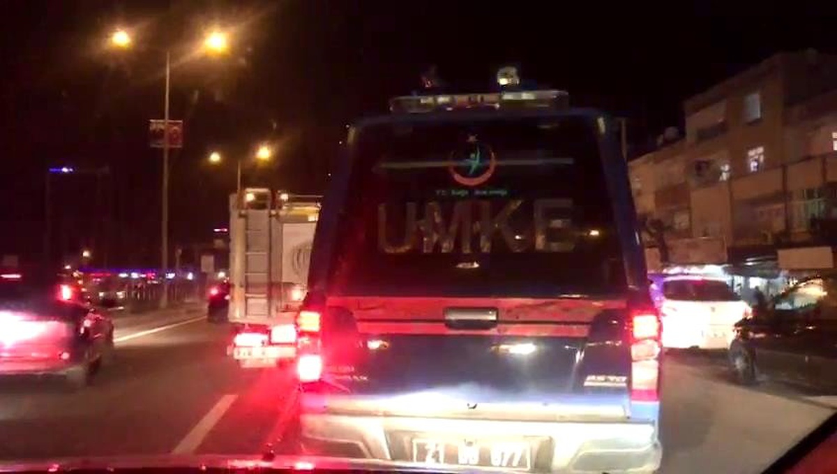 Diyarbakır\'dan Elazığ\'a Sağlık ve UMKE ekipleri sevk edildi