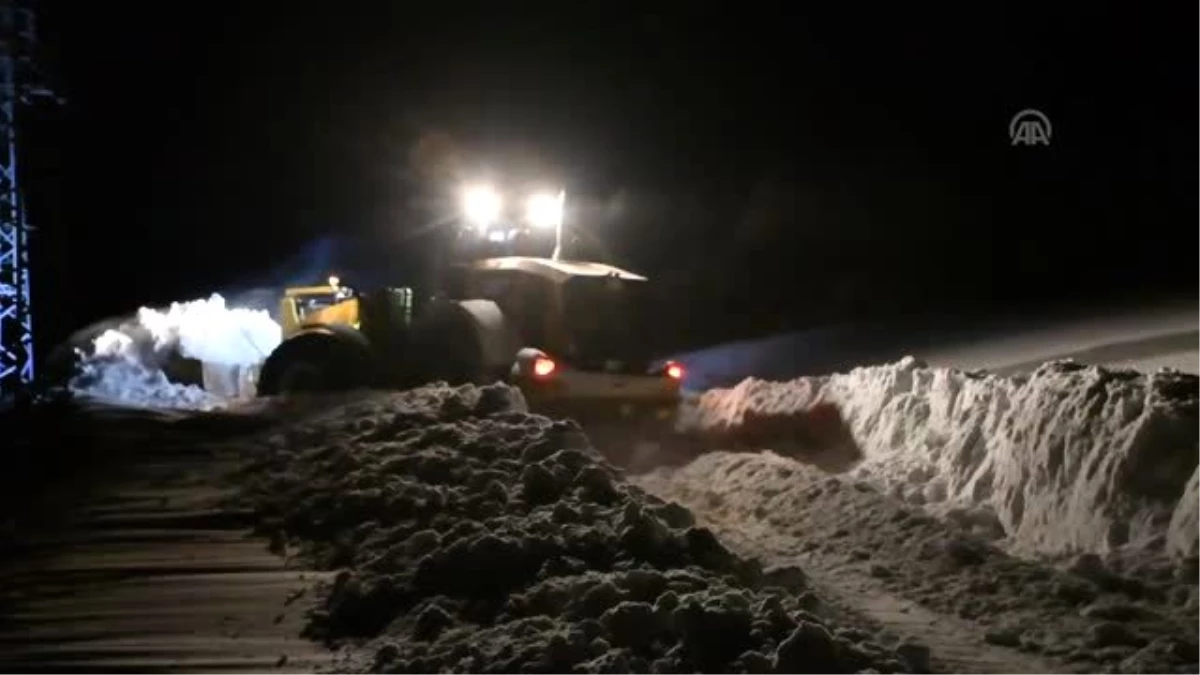 Doğubayazıt\'ta 2 bin 200 rakımdaki köylerde 2 metrelik karla mücadele - AĞRI