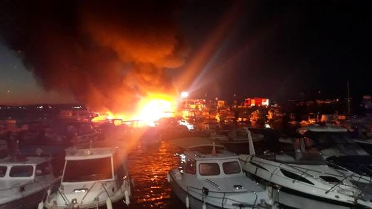 Dragos Mar,na\'da tekne yangını