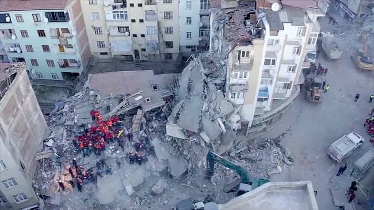 Elazığ\'da deprem: En az 29 kişi hayatını kaybetti, kurtarma çalışmaları devam ediyor