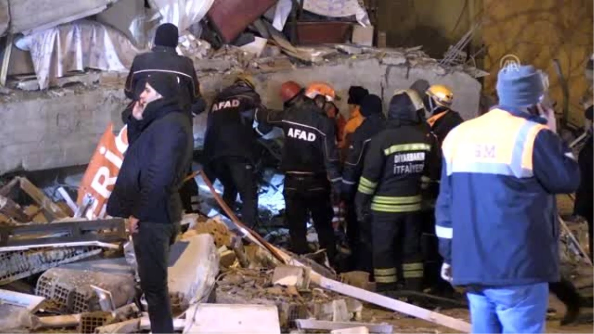 Elazığ\'da deprem - Gezin\'de çöken binada arama kurtarma çalışmaları (5)