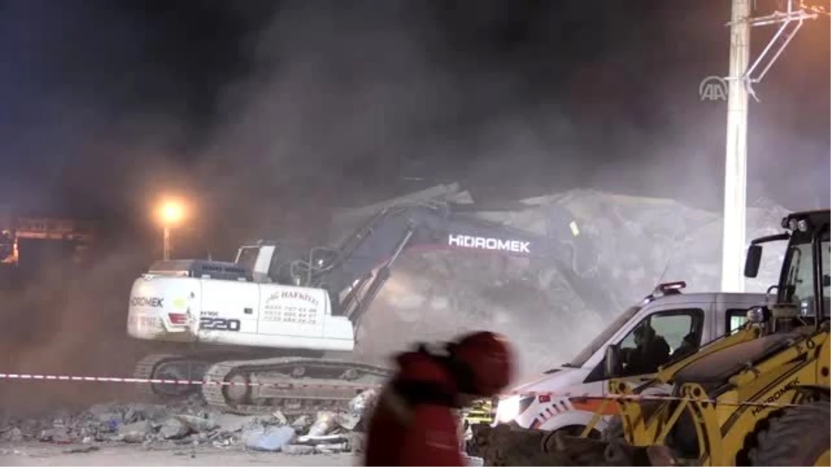 Elazığ\'da deprem - Gezin\'de çöken binada arama kurtarma çalışmaları (6)
