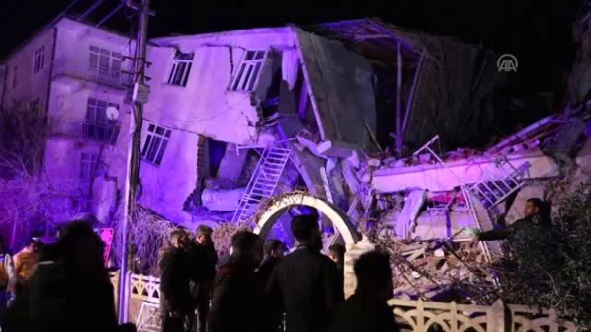 Elazığ\'da deprem - Sürsürü ve Mustafapaşa mahallesi\'nde 4 binada çökme meydana geldi
