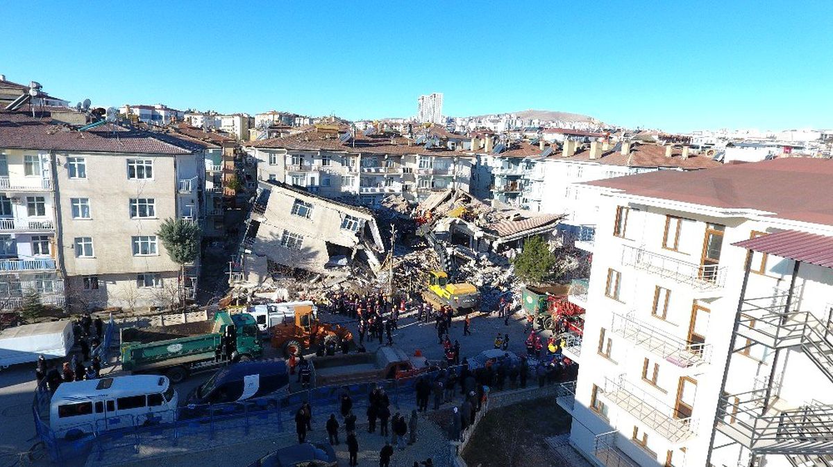 Enkaz alanı havadan görüntülendi