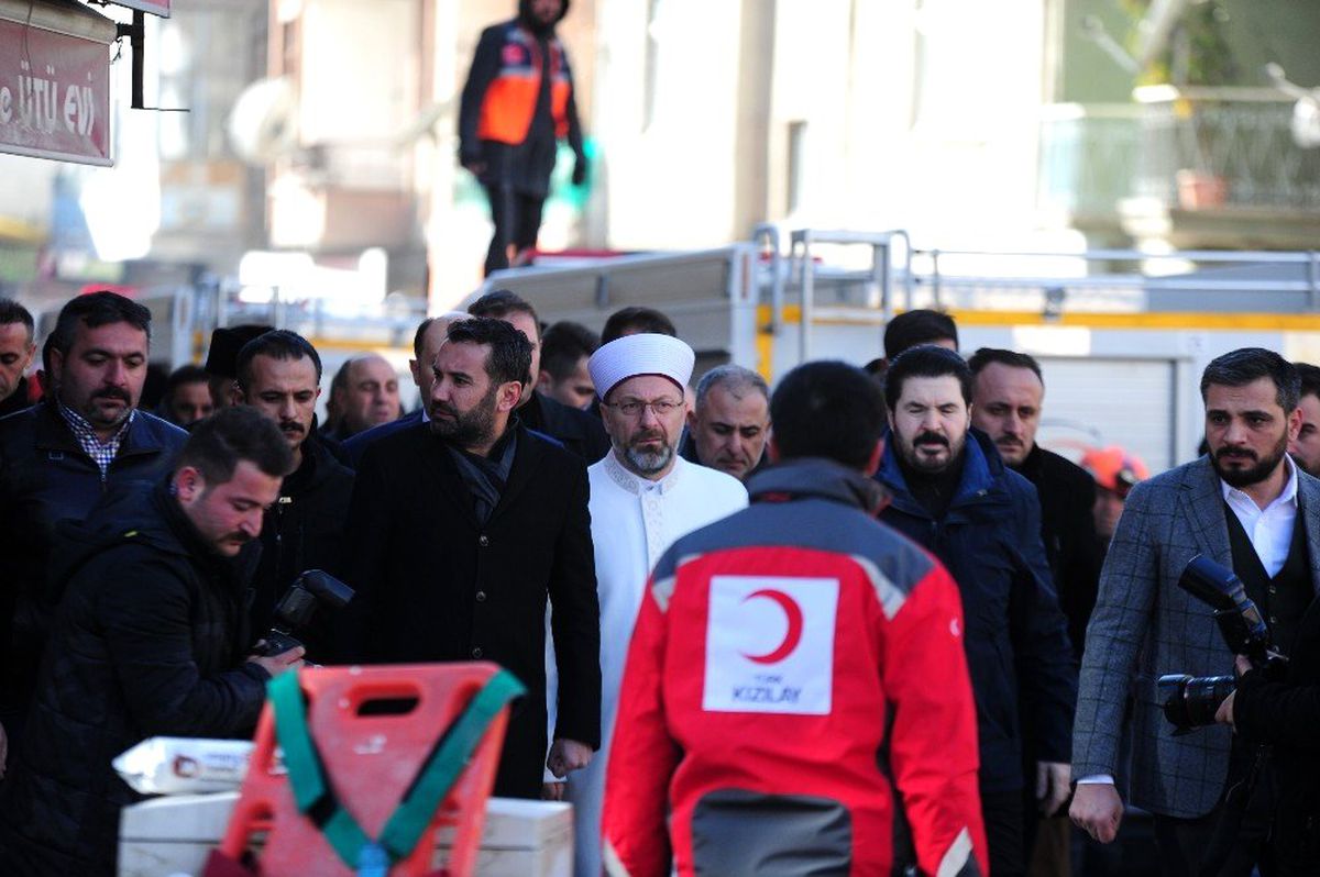 Enkazdan 8 kişi kurtarıldı 1 kişi hayatını kaybetti