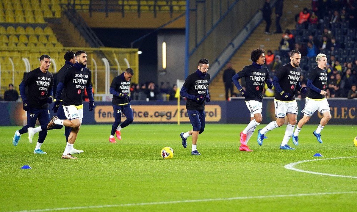 Fenerbahçeli futbolcular, \'Depremi\' unutmadı