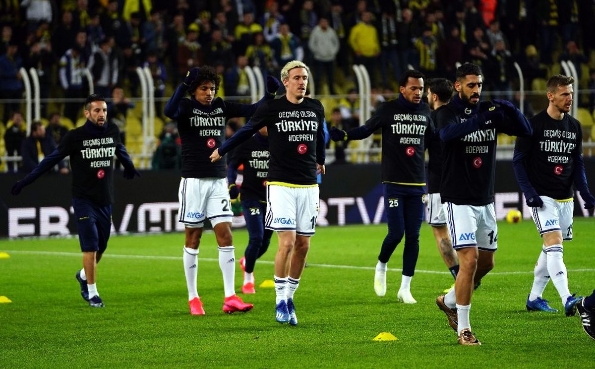 Fenerbahçeli futbolcular \'depremi\' unutmadı