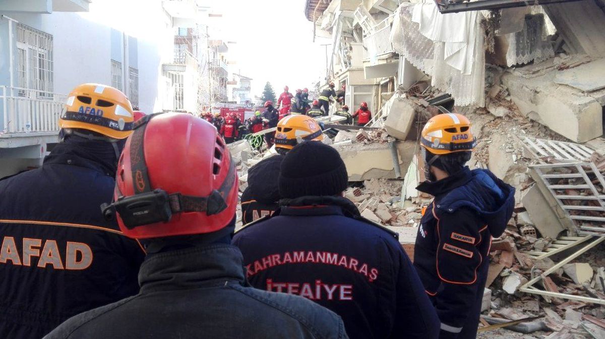 Kahramanmaraş itfaiye ve AFAD ekipleri Elazığ\'da