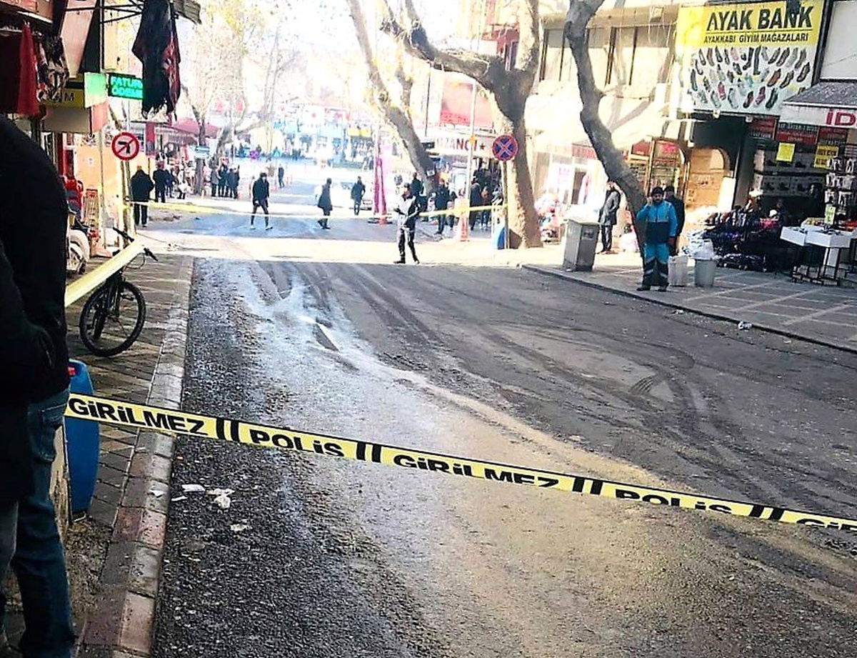 Kahramanmaraş\'ta kezzap bidonu patladı: 2 yaralı